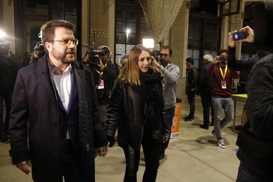 ERC's Pere Aragonès arrives at Estació del Nord in Barcelona where his party is following the general election results (by Guillem Roset)